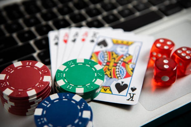 NetEnt Dragon Tiger live table with dealer and cards